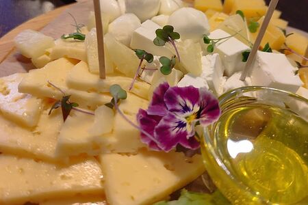 Сырная тарелочка