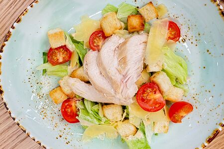 Салат Цезарь с курицей 