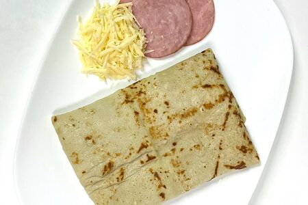 Блин с ветчиной и сыром