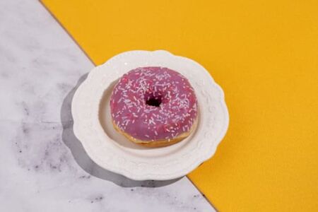 Донат Ягодный микс с начинкой