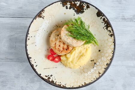 Куриные котлеты с картофельными пюре