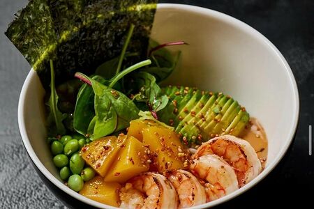 Боул креветки с манго