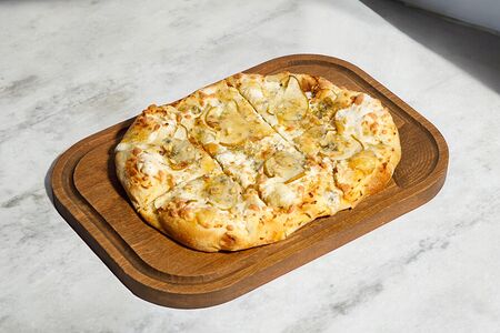 Пицца Груша-горгондзола