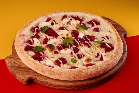 Пицца с малиной