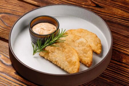 Мини чебуреки с крабом и креветкой 