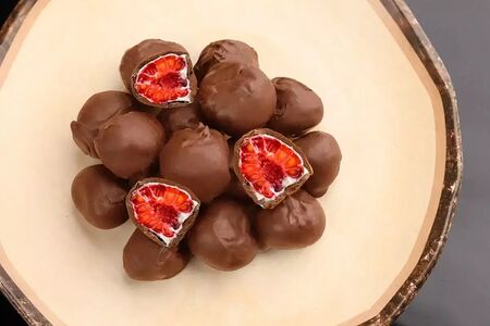 Малина в молочном шоколаде в стиле Franui