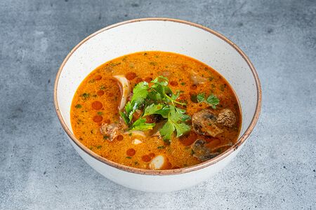 Том ям с морепродуктами