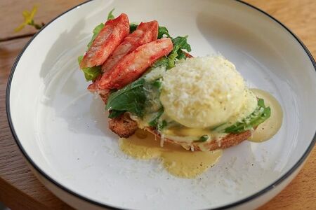 Бенедикт с крабом