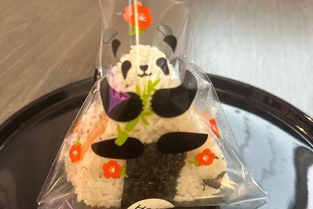 Онигири со снежным крабом (крабовые палочки)