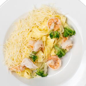 Паста с креветками и брокколи