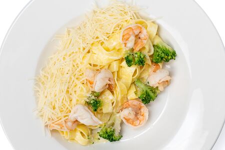 Паста с креветками и брокколи