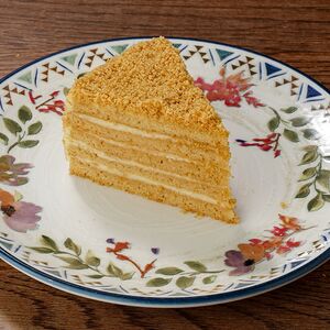 Торт Медовик кусок