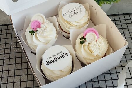 Нежные капкейки с бусинами для мамы