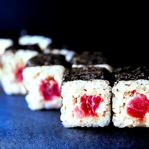 Ролл с острым тунецом