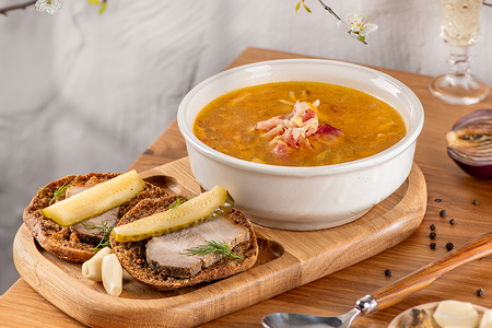 Гороховый суп с копченостями