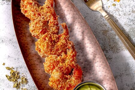 Криспи креветки с зеленым айоли