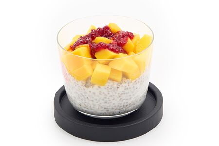 Чиа-пудинг Манго-малина