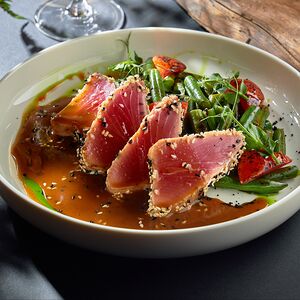 Тунец гриль с жареной стручковой фасолью