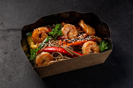 Соба с креветками и овощами