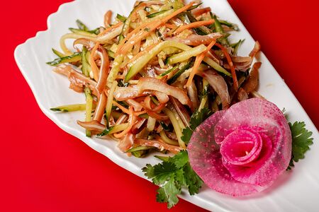 5. Свиные ушки с огурцом