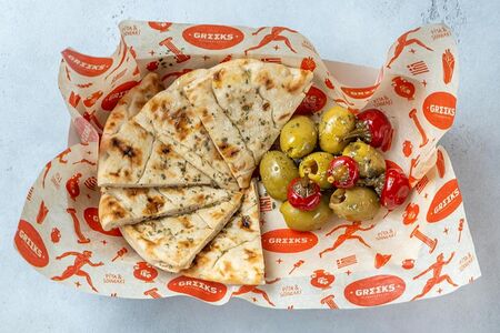 Оливки с питой