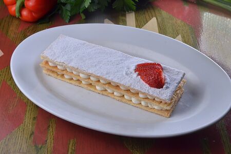 Мильфей с сезонными ягодами