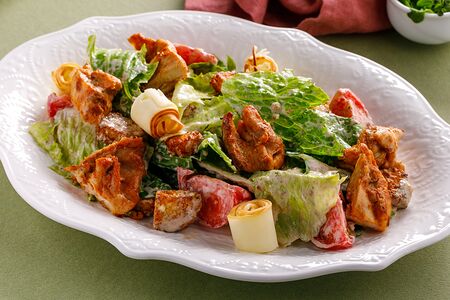 Теплый салат с курицей