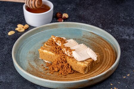 Медовый торт с заварным кремом