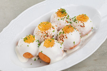 Картофельные пышки со сметаной и щучьей икрой