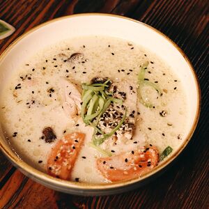 Сливочный суп с курицей и беконом