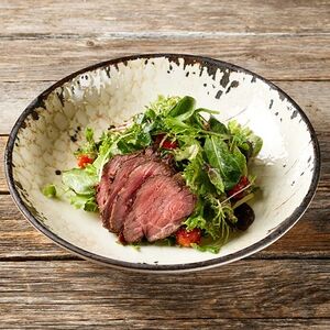 Салат с маринованным баклажаном и говядиной