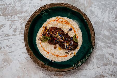 Медовая индейка со сливочным булгуром