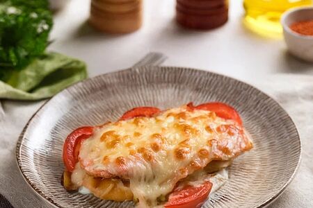 Филе грудки запечённое с помидором