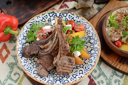 Бараньи ребера с овощами 