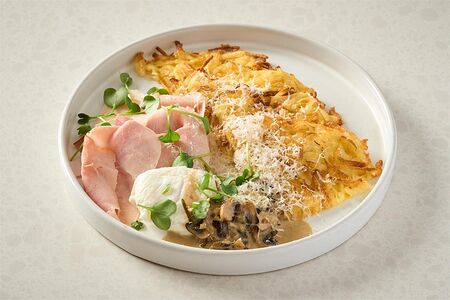 Драник с прошутто котто, яйцом пашот, грибной соус