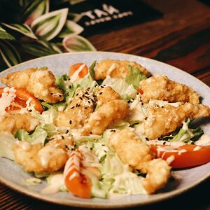 Салат с креветками Panko