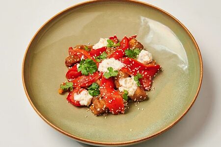 Салат с хрустящими баклажанами