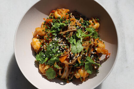 Гречневая лапша с тигровыми креветками