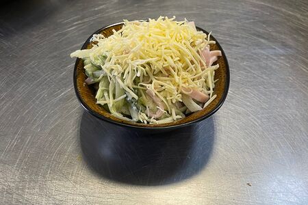 Салат с ветчиной и сыром