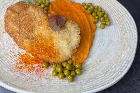 Шницель куриный с пюре из батата