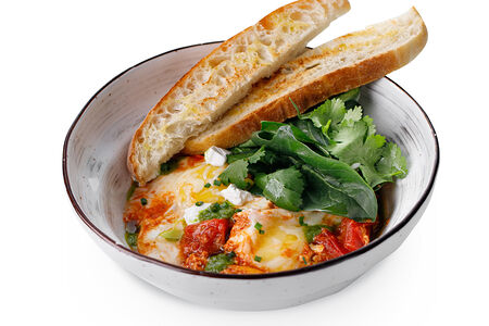 Овощная шакшука с моцареллой и фетой