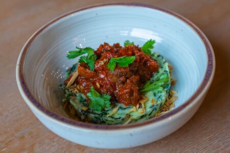 Говяжьи щечки в соусе сальса