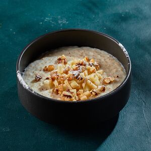 Каша овсяная с фруктами и гранолой