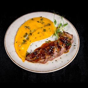 Утиная грудка с тыквенным пюре