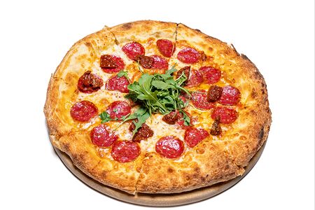 Пицца Салями с вялеными томатами