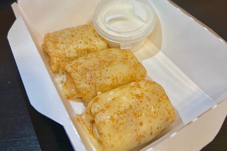 Блинчики с творогом и сметаной