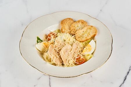 Салат Цезарь с куриным филе