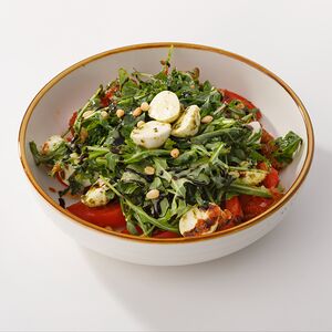 Салат с мини-моцареллой 