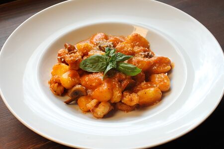 Ньокки с креветками и шампиньонами