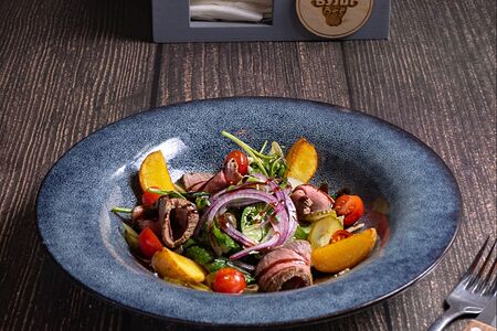 Салат с ростбифом